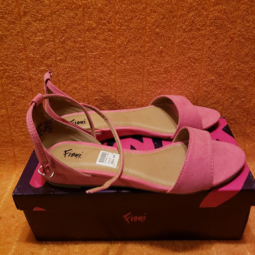 Fiomi sandals
